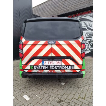 Chevron markering motorkap Ford Custom gemonteerd