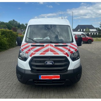 Chevron markering motorkap Ford Transit 2T gemonteerd