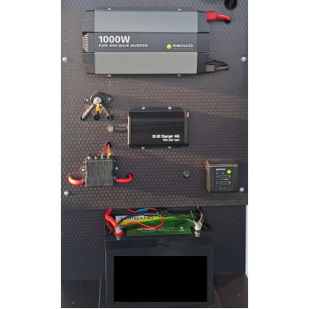 Omvormersysteem 1000W met 100Ah Lithium batterij. Gemonteerd in uw voertuig