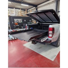 Uitschuifbaar platform Ranger/Amarock DC 90 procent uitschuifbaar. Gemonteerd