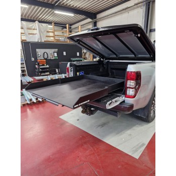 Uitschuifbaar platform Ranger/Amarock DC 90 procent uitschuifbaar. Gemonteerd