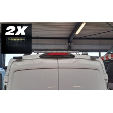 2 werklampen gemonteerd op de achterzijde van uw bestelwagen